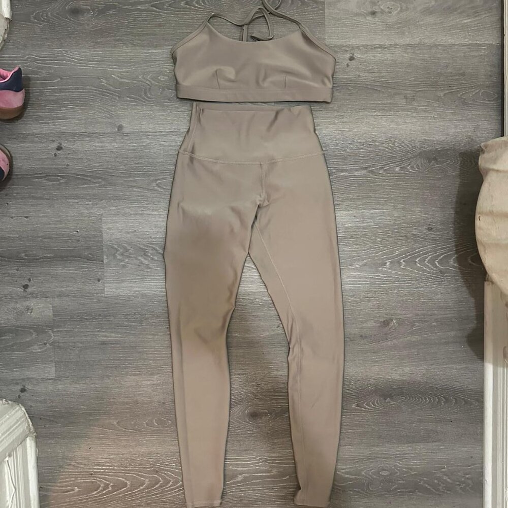 Alo Matching Set (Bra + Leggings)